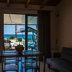 Fanis Seafront Apartments